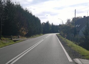 Podpisano umowę na poprawę bezpieczeństwa na DK 33 w Roztokach