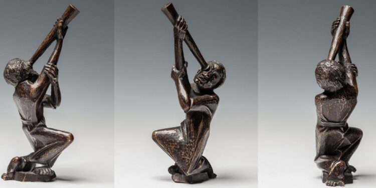 Rzeźba „Klęcząca postać z lunetą” wróciła do Muzeum Narodowego we Wrocławiu