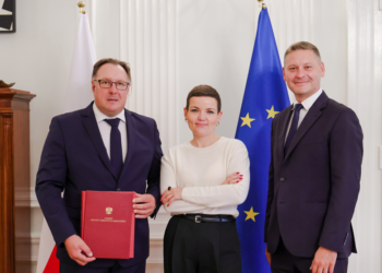 Wręczono nagrodę znalazcy średniowiecznego miecza we Włocławku