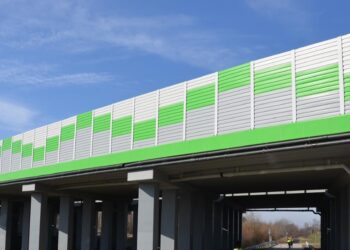 Przetarg na budowę ekranów