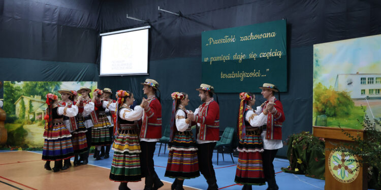 Jubileusz Technikum Pszczelarskiego w Pszczelej Woli. Polska potęgą pszczelarską