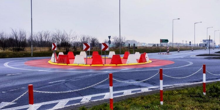 Uruchomiono tymczasowe rondo na skrzyżowaniu DK12 z DW287