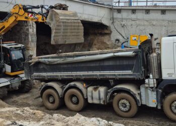 Zaczęto wybierać ziemię z wnętrza tunelu w Zabierzowie