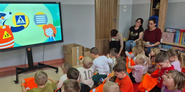 Przedszkolaki z Ujazdu poznały zasady bezpieczeństwa na drogach