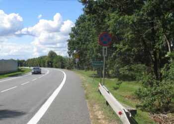 Przetarg na budowę drogi dla pieszych i rowerzystów wzdłuż DK46