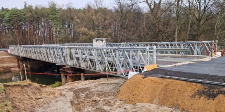 Zbudowano most tymczasowy na rzece Mała Panew