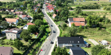 Przetarg na przebudowę drogi oraz odbudowę murów oporowych w Kamienicy