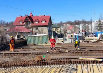 Rozpoczęto betonowanie ustroju nośnego w Głuchołazach