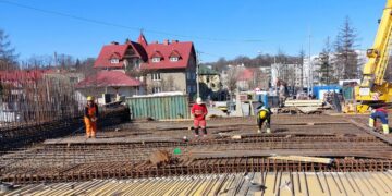 Rozpoczęto betonowanie ustroju nośnego w Głuchołazach