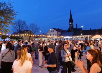 Na Rynku w Rozwadowie w Stalowej Woli znów zapanowały taniec i zabawa