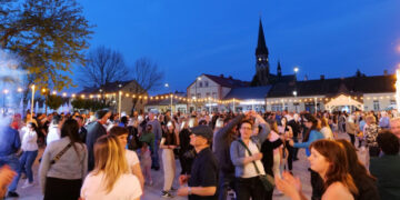 Na Rynku w Rozwadowie w Stalowej Woli znów zapanowały taniec i zabawa
