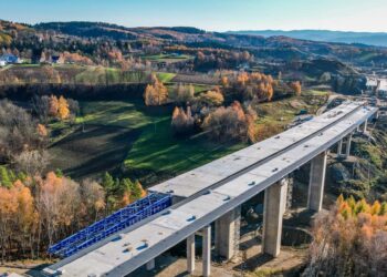 Wykonano ustrój nośny estakady ES-22