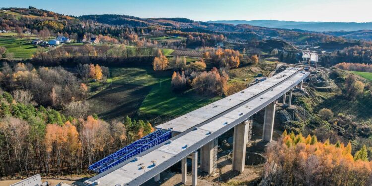 Wykonano ustrój nośny estakady ES-22