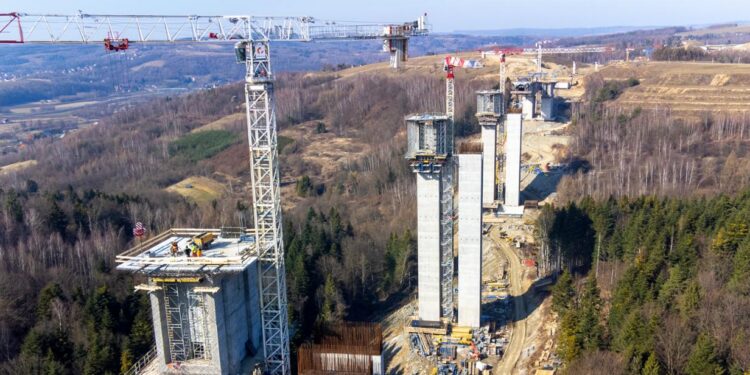 Zakończono budowę podpór najwyższej estakady w Polsce