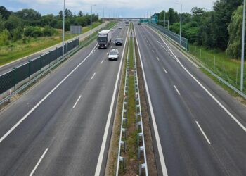 Z Podwarpia na lotnisko po nowej nawierzchni